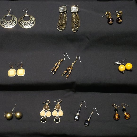 LOT OF 10 PAIRS OF EARRINGS DANGLE GOLD TONE - Picture 1 of 16